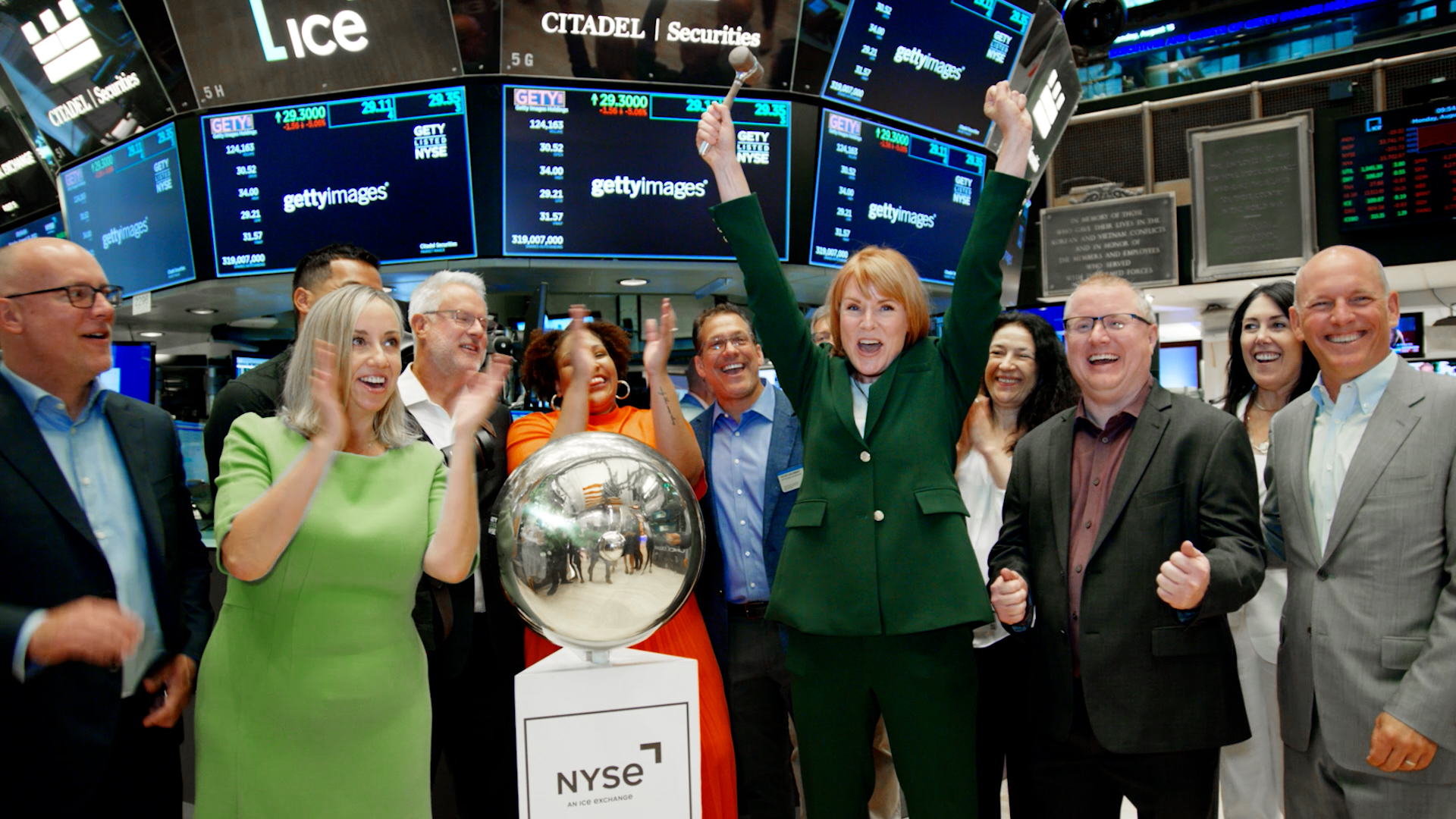 NYSE Facade and welcome